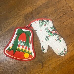 1980’s 80s Vintage DEADSTOCK Festive Bell and Holly Oven Mitt Holiday Xmas Set